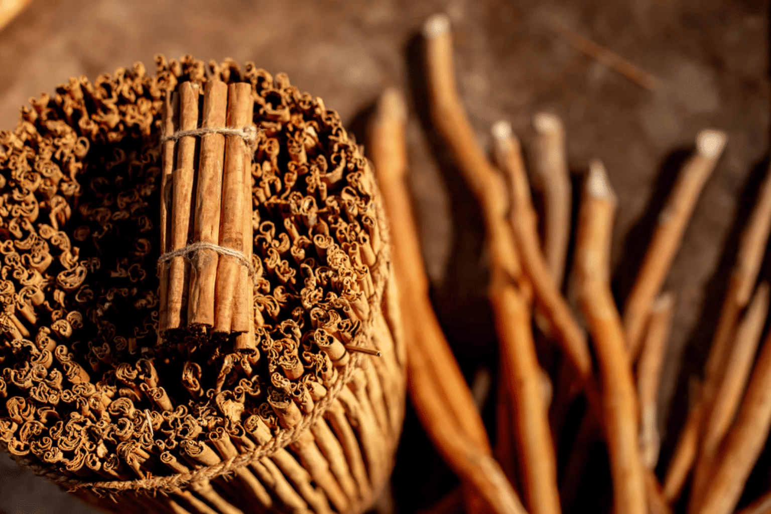 Learn how to identify True Ceylon Cinnamon and understand the difference between Alba and C4 grades. Buy export-quality Ceylon Cinnamon online.